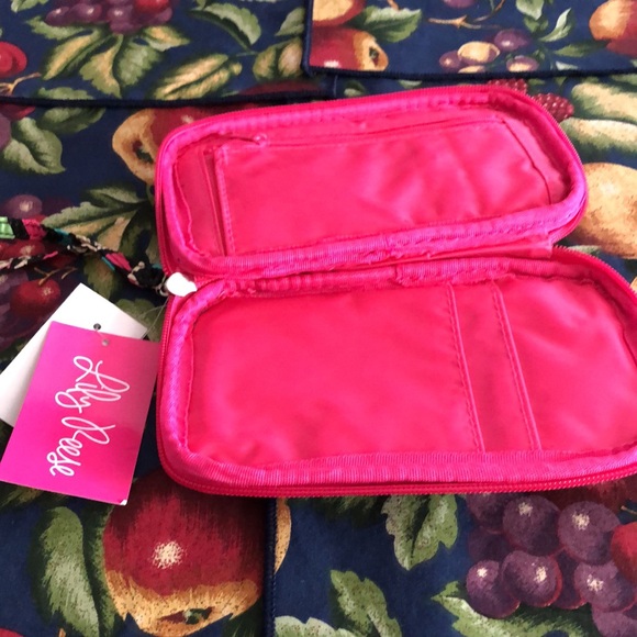 NWT Lily Reese phone case , wristlet - Picture 3 of 3